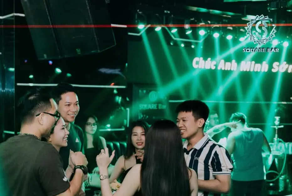 Màn LED và dàn đèn sân khấu Square Bar